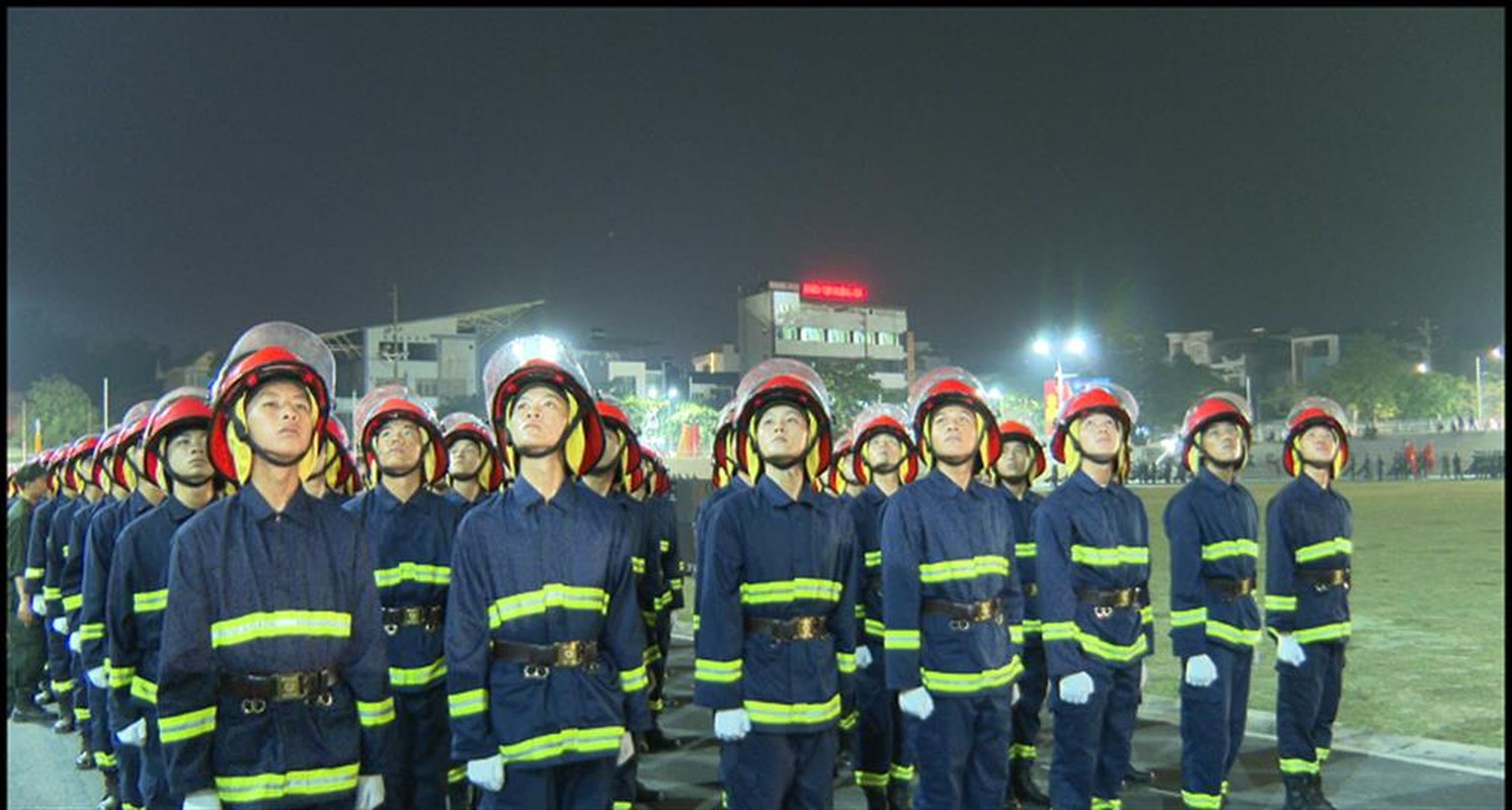 Chu ngua voi guong mat hai huoc noi nhat le dieu binh Dien Bien-Hinh-5