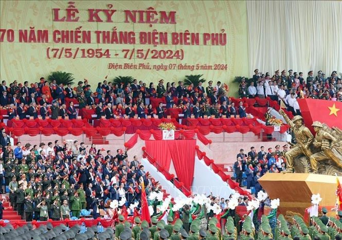 Chu ngua voi guong mat hai huoc noi nhat le dieu binh Dien Bien-Hinh-9