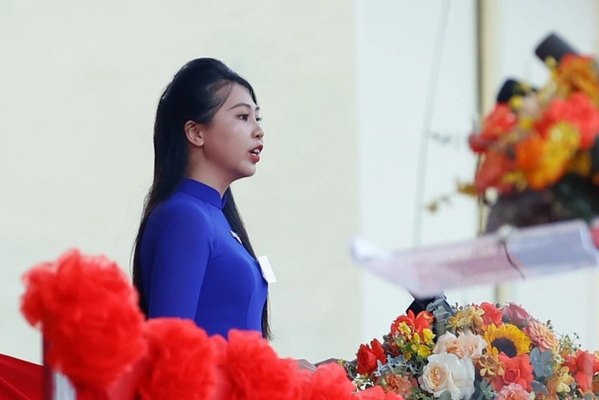 View - 	Nhan sắc cô gái phát biểu tại lễ kỷ niệm 70 năm Điện Biên