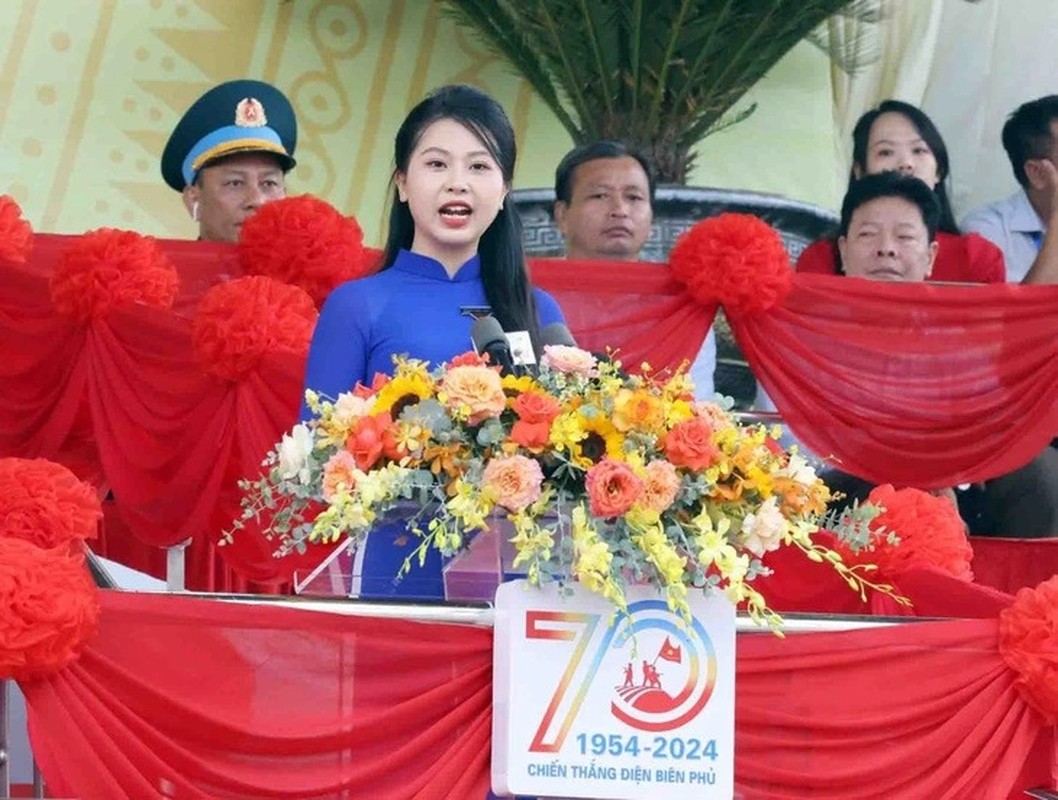 View - 	Nhan sắc cô gái phát biểu tại lễ kỷ niệm 70 năm Điện Biên