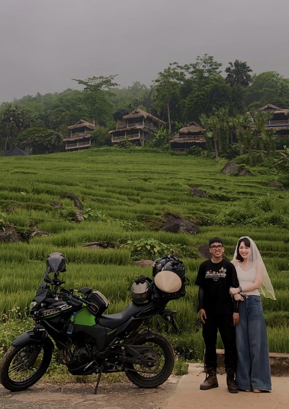 Cap doi nam tay nhau di xuyen Viet 7 ngay, 2000km-Hinh-12