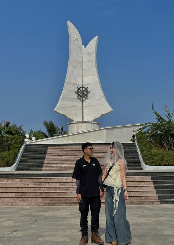 Cap doi nam tay nhau di xuyen Viet 7 ngay, 2000km-Hinh-8