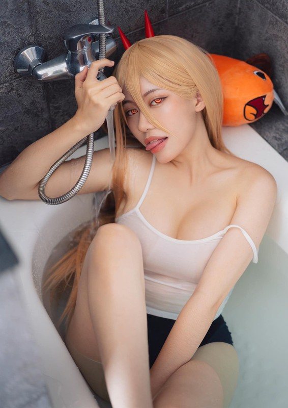 Nu coser Viet khoa than khoe vong 1 cang het co-Hinh-6