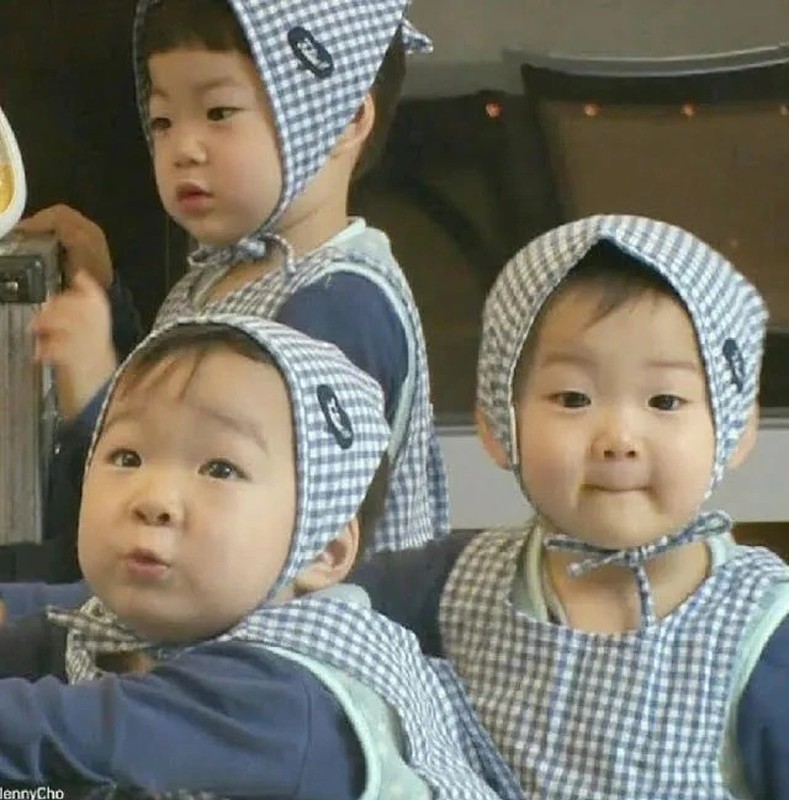 View - 	Ngỡ ngàng hình ảnh dậy thì anh em sinh 3 nổi nhất Hàn Quốc