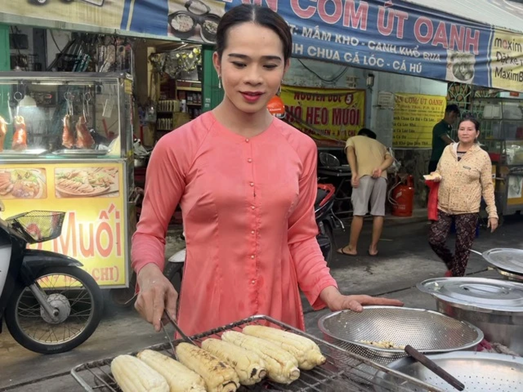 Tay Thy “phien ban Viet” ban ngo nuong Sai Gon gio ra sao?