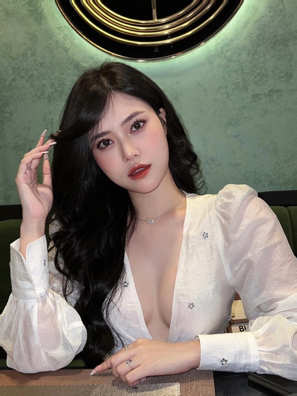 Ngam body cuc chay cua nu streamer Lien Minh Huyen Thoai-Hinh-10