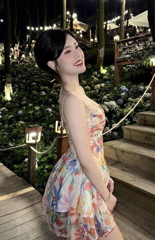 Ngam body cuc chay cua nu streamer Lien Minh Huyen Thoai-Hinh-2