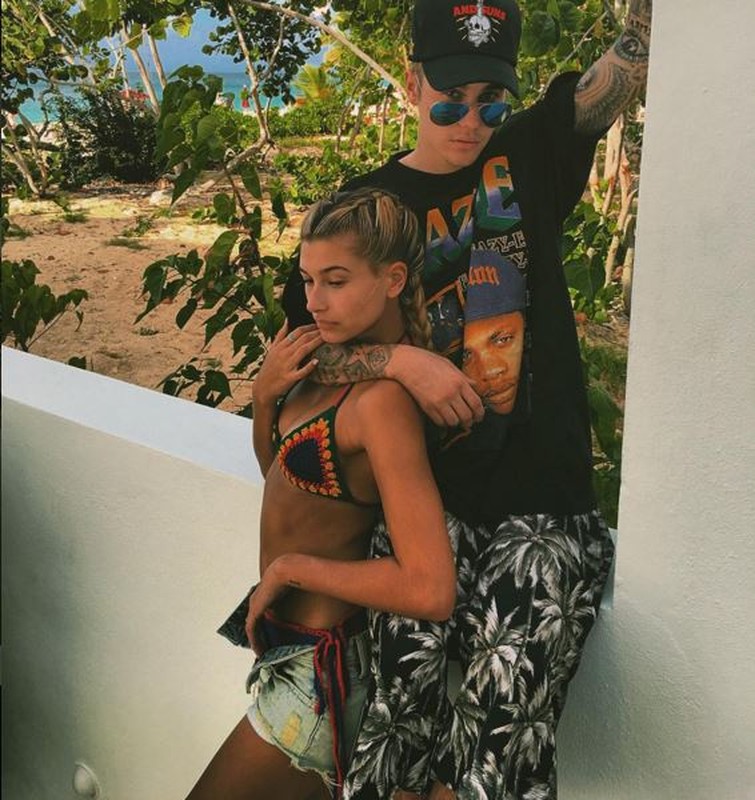 Justin Bieber tung anh hon chan dai Hailey Baldwin dam duoi-Hinh-5