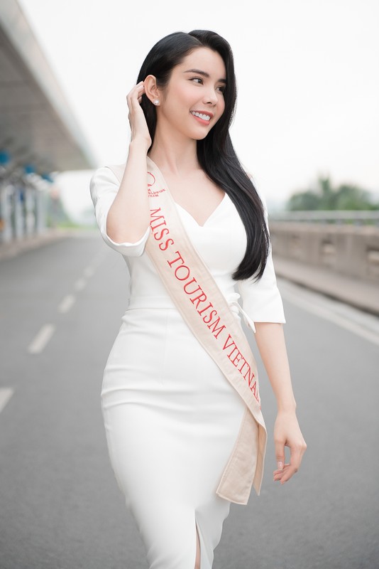 Lien Binh Phat tien Huynh Vy di thi Miss Tourism Queen Worldwide-Hinh-3