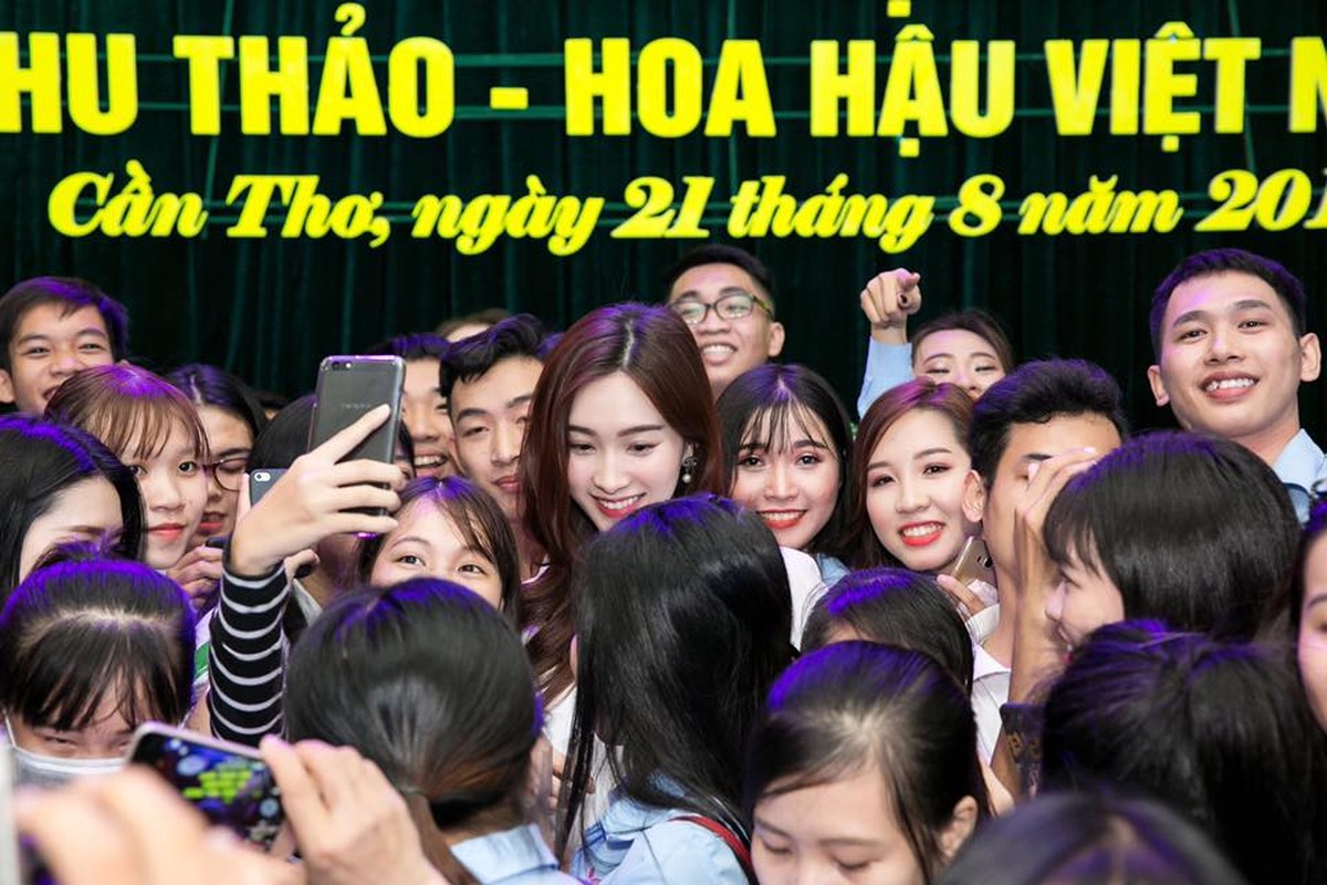 HH Dang Thu Thao phan ung sao sau phat ngon bi “nem da” toi boi?-Hinh-5