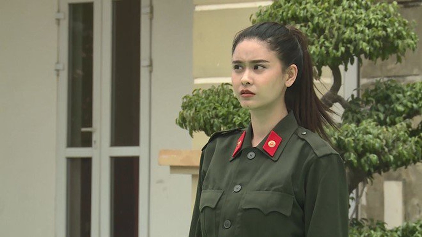 Loat hinh anh gay tranh cai cua Truong Quynh Anh truoc on ao choi xau-Hinh-2