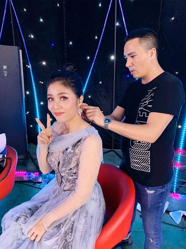 Sau nhung on ao doi tu, cuoc song cua MC Hoang Linh ra sao?-Hinh-8