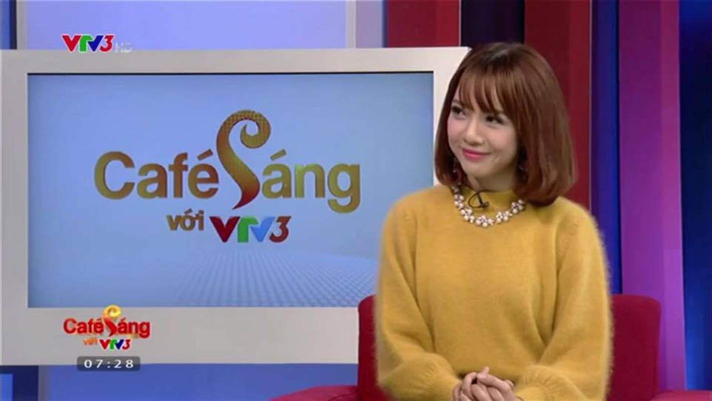 Nhan sac xinh dep cua MC Thu Huong VTV co the mu hai mat