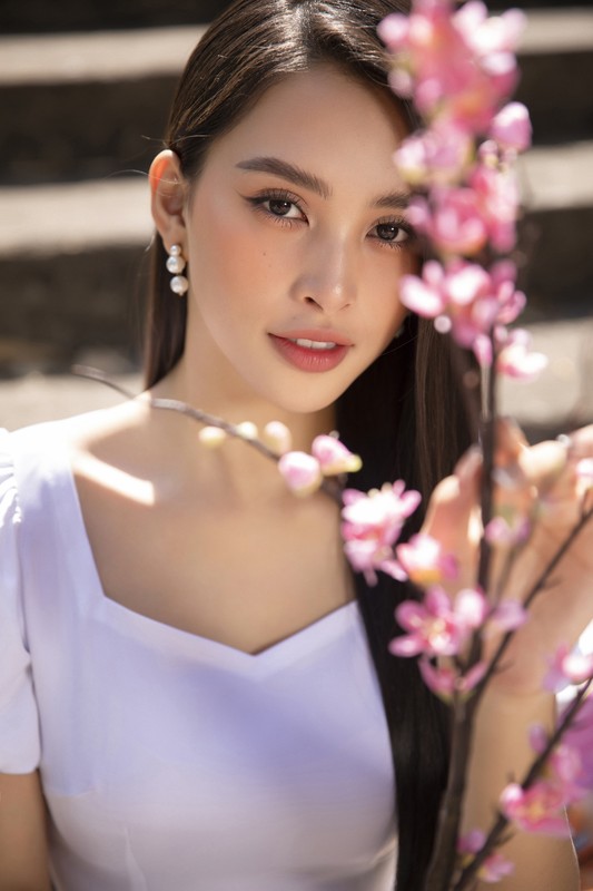 Hoa hau Tieu Vy dep “gay me” trong ta ao dai Tet-Hinh-6