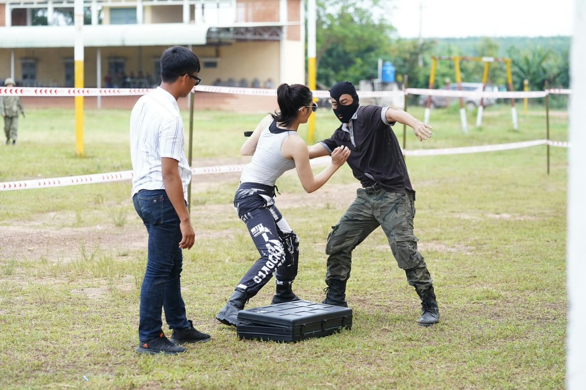 Ky Duyen hoa “nu chien binh” goi cam ben Mui truong Long-Hinh-9