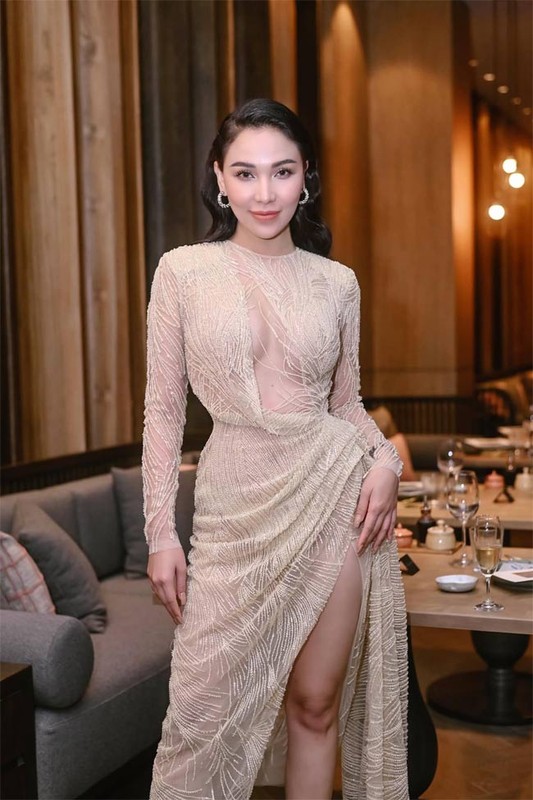 Thoi trang goi cam khoe ba vong nong bong cua Quynh Thu-Hinh-3