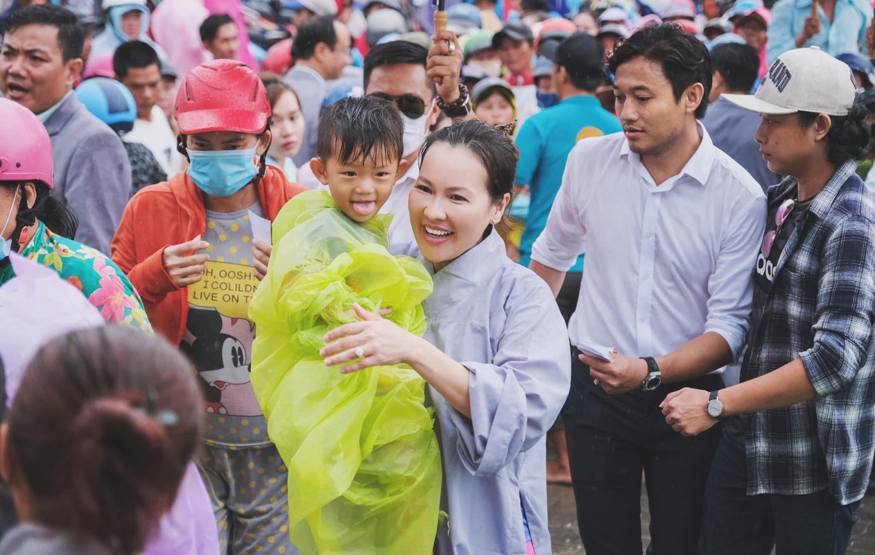 Vi vu tren du thuyen, Quy Binh duoc vo dai gia lam dieu nay-Hinh-7