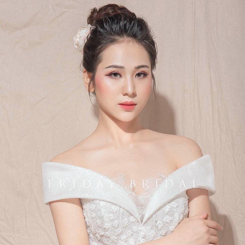 Nhan sac ban gai moi kem 10 tuoi cua Vu Duy Khanh-Hinh-7