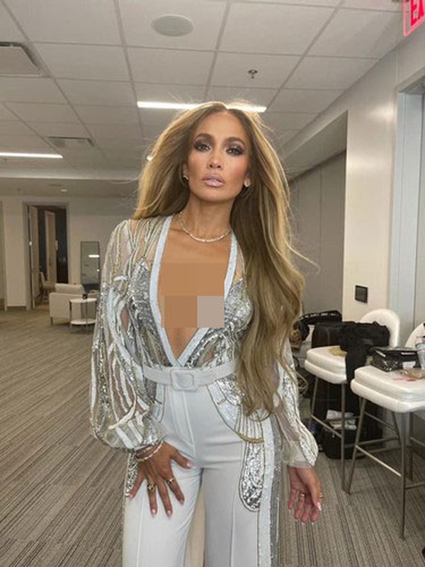 51 tuoi Jennifer Lopez van nong bong “thieu dot” moi anh nhin-Hinh-2