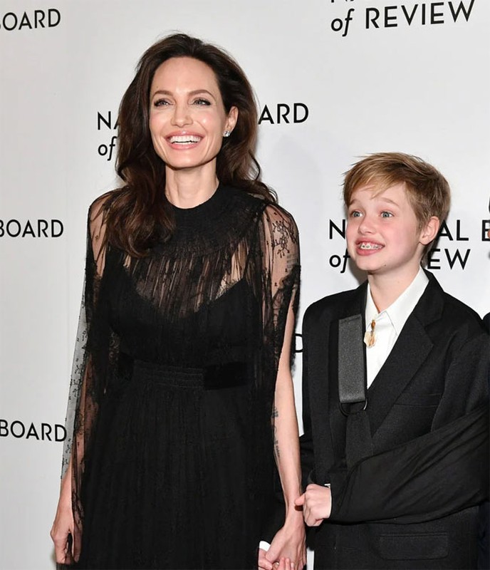Con gai Angelina Jolie tro ma xinh dep, nu tinh khac han luc nho-Hinh-8