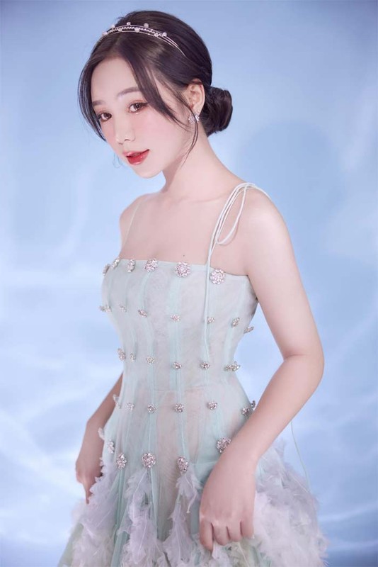 Thoi trang khoe ve goi cam cua dien vien Quynh Kool-Hinh-5