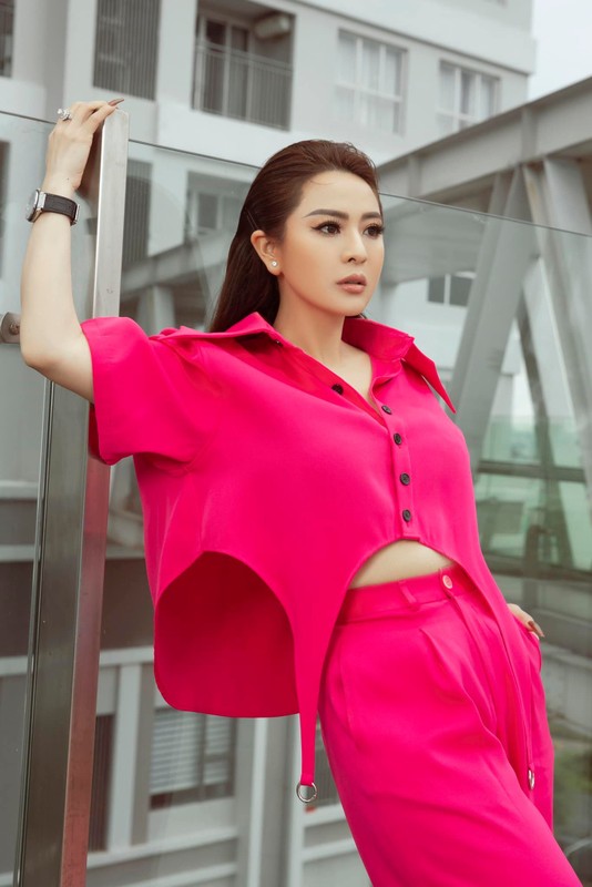 Tai xuat showbiz, con gai nuoi cua Hoai Linh khoe body “nghet tho“-Hinh-10