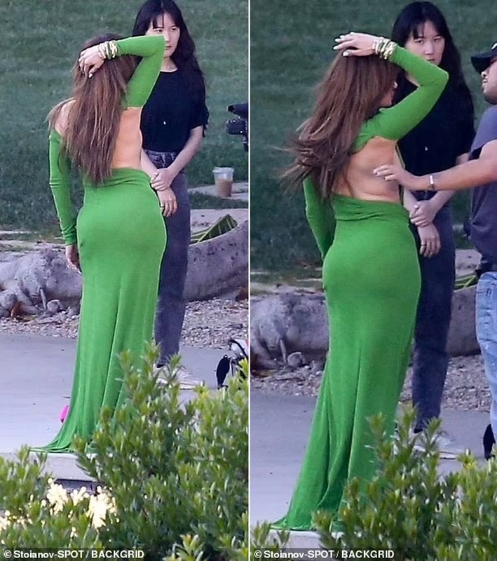 Jennifer Lopez vo tinh lo nguc trong buoi chup hinh-Hinh-5