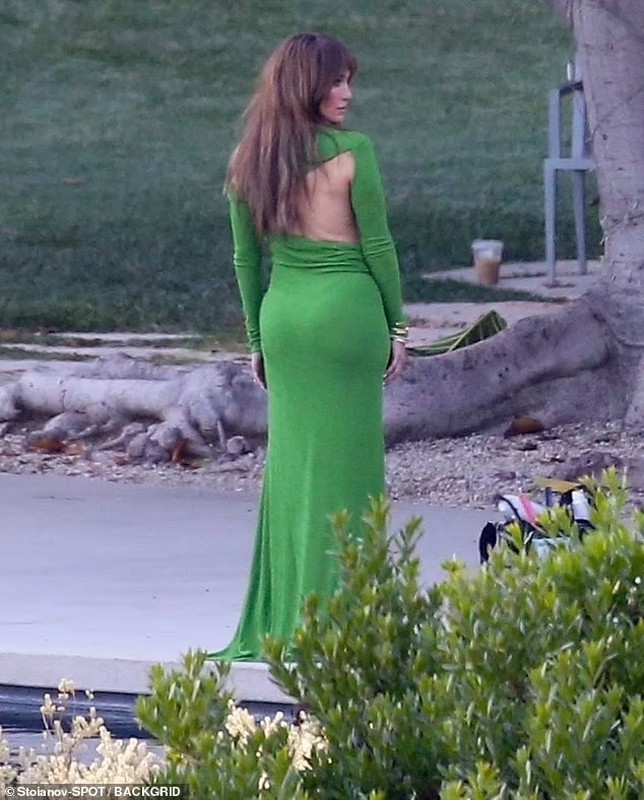 Jennifer Lopez vo tinh lo nguc trong buoi chup hinh-Hinh-6