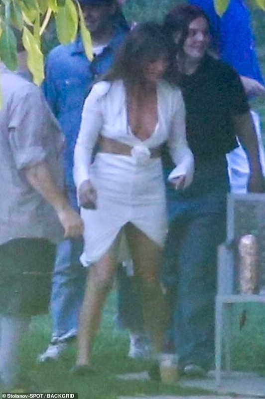 Jennifer Lopez vo tinh lo nguc trong buoi chup hinh-Hinh-8