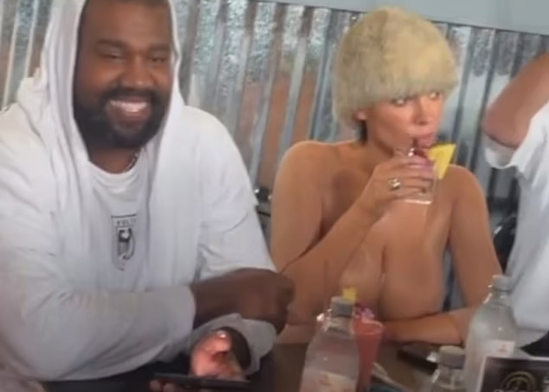 Vo Kanye West lai bi chi trich vi trang phuc mau nude lo lieu-Hinh-5
