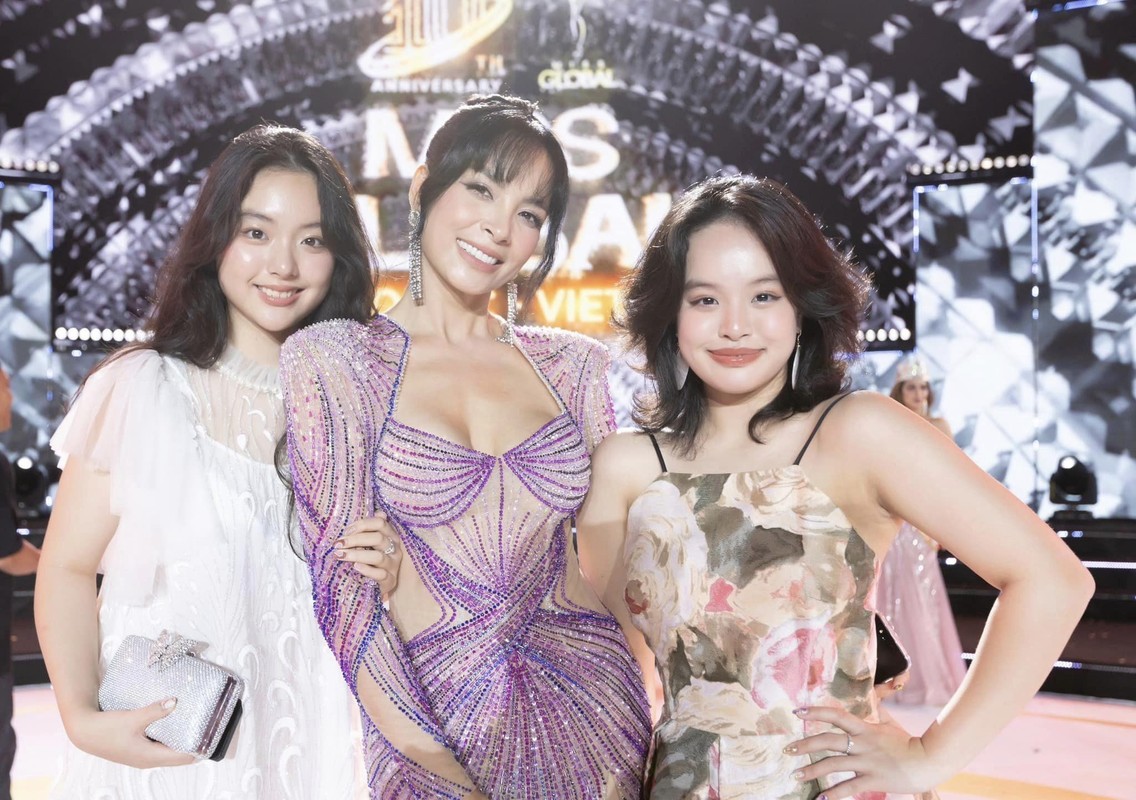 View - 	Hai con gái cựu người mẫu Thuý Hạnh trổ mã xinh như hot girl