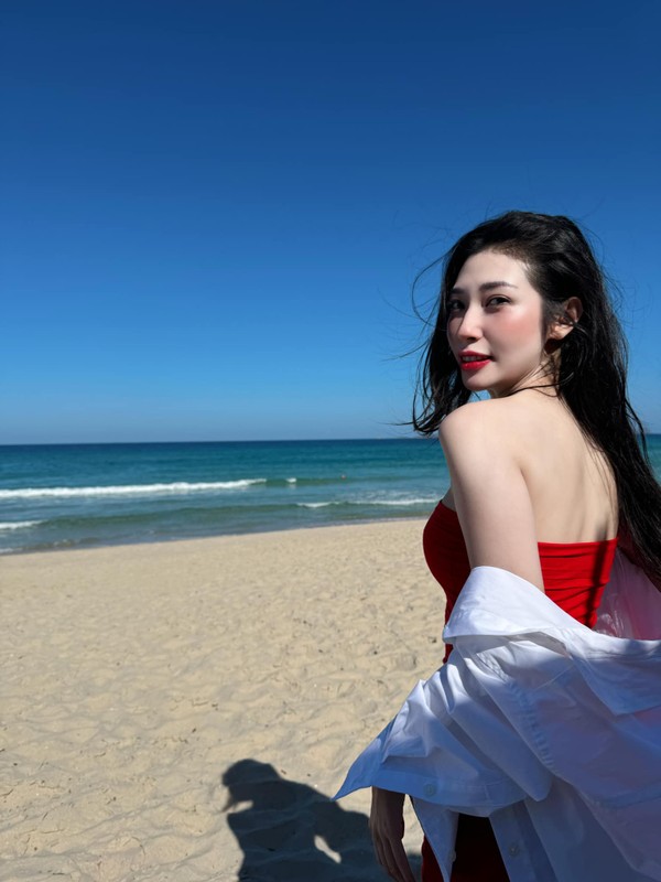 Khong Tu Quynh moi lan dien bikini lai khien fan “phat sot“-Hinh-10