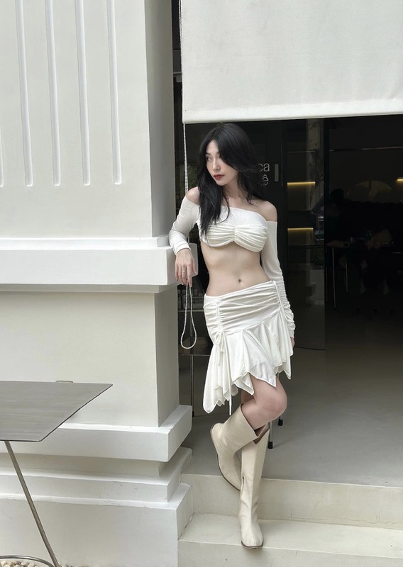 Khong Tu Quynh moi lan dien bikini lai khien fan “phat sot“-Hinh-11