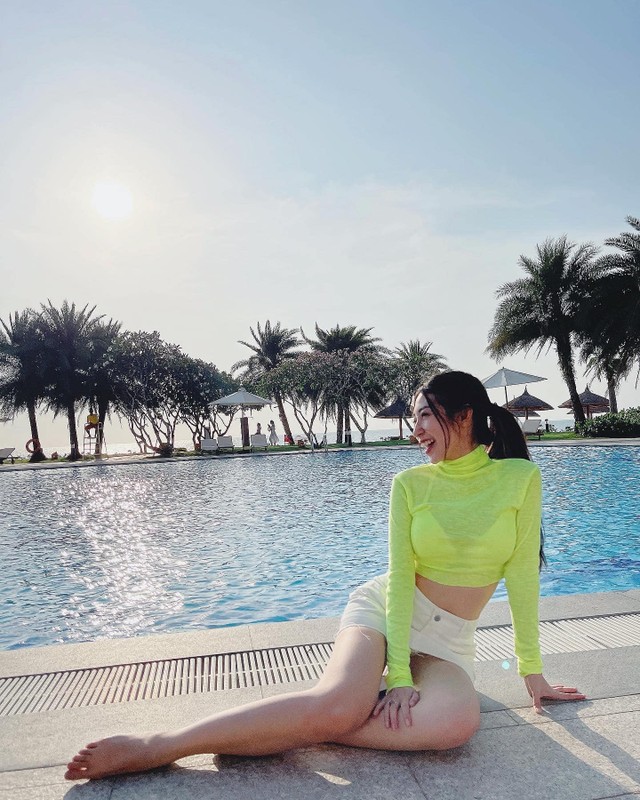 Khong Tu Quynh moi lan dien bikini lai khien fan “phat sot“-Hinh-5