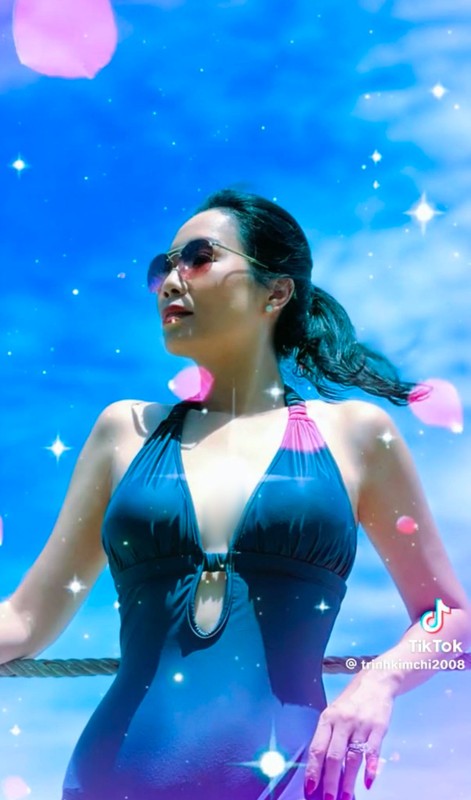 Trinh Kim Chi dien bikini khoe voc dang goi cam o tuoi U55-Hinh-4