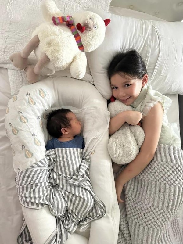 Sam shows off her two children, Mai Phuong Thuy shares a strange story-Picture-7