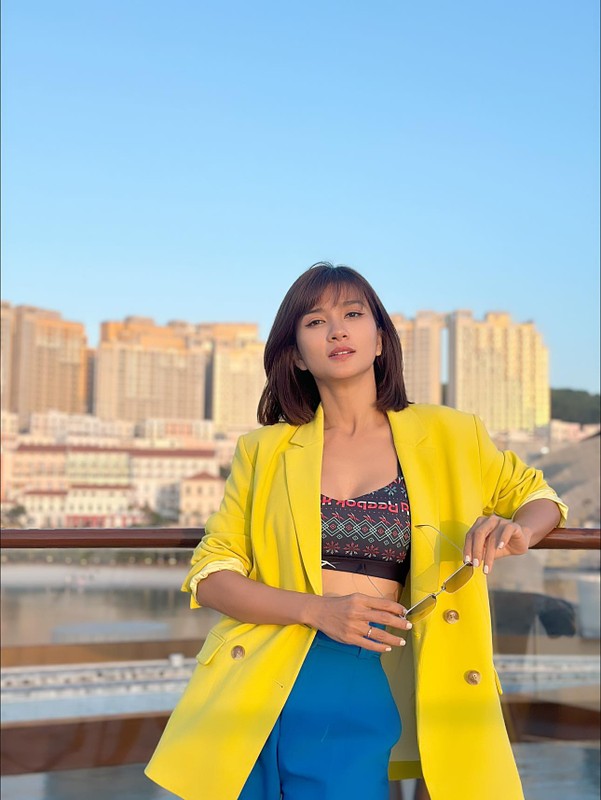 View - 	Kim Tuyến 16 tuổi đẹp như hoa hậu giờ ra sao