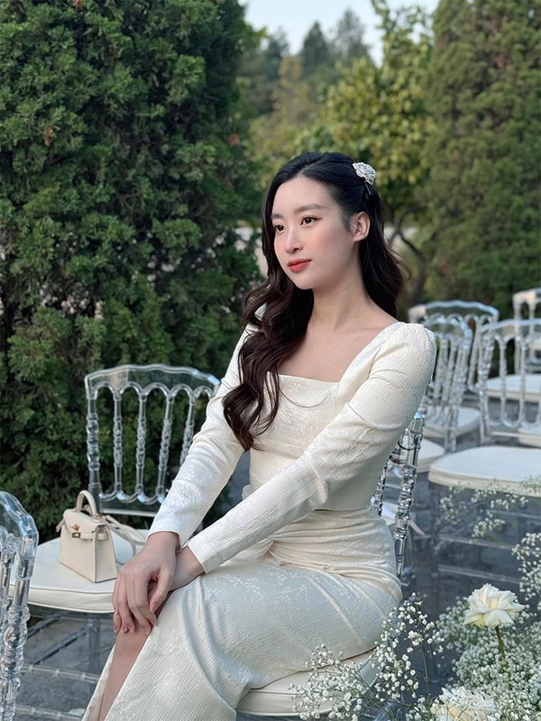 View - 	Hoa hậu Đỗ Mỹ Linh lần đầu khoe con gái