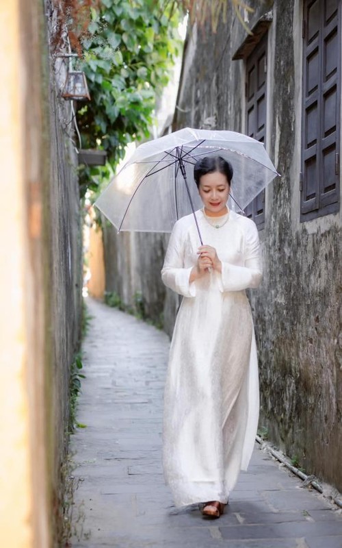 Chi Pu wears a cross-dressing dress, Thuy Anh checks in at Phu Yen beach-Picture-10