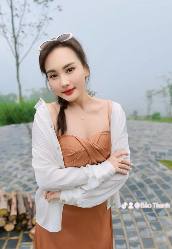 Chi Pu wears a cross-dressing dress, Thuy Anh checks in at Phu Yen beach-Picture-11