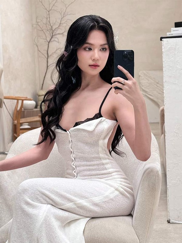 Ngoc Trinh shows off her 56cm waist and slim body-Picture-5