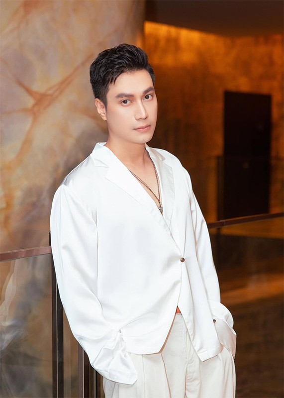 Viet Anh looks ten years younger after 5 years of cosmetic surgery - Photo 9