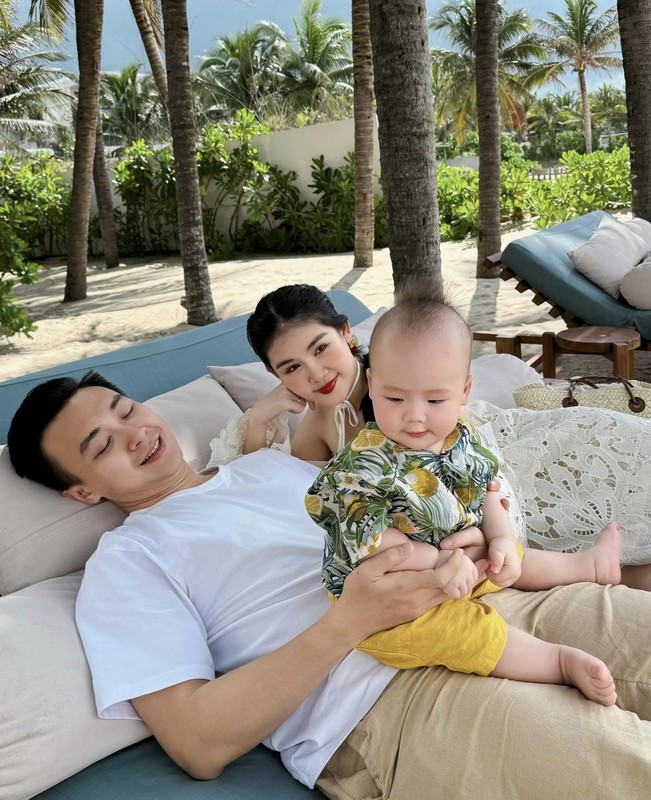 Vo Hoang Yen shows off her pregnant belly, Ly Hung takes her family on a trip-Picture-5