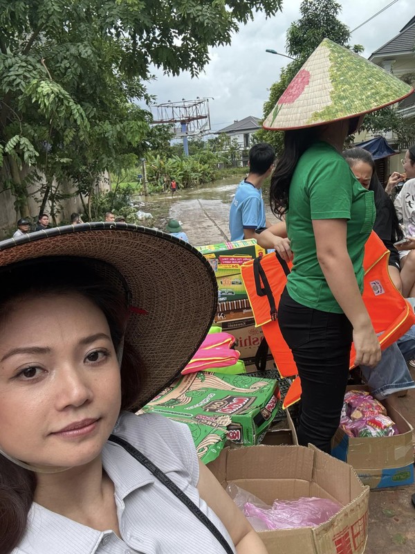 People's Artist Lan Huong is busy with her studies, Khanh Thi and her husband celebrate their 1-year-old daughter - Photo 4