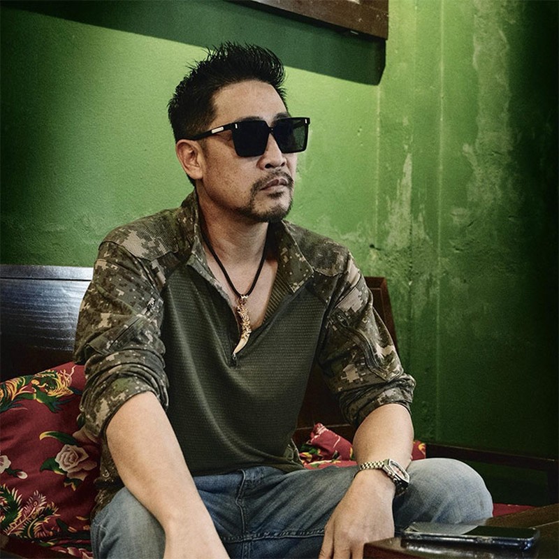 Moving on from the role of a gangster, what is Meritorious Artist Ho Phong like outside? - Picture 10