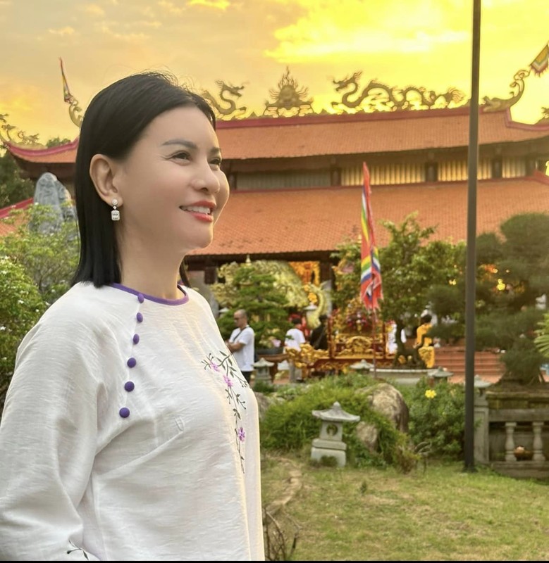 Ninh Duong Lan Ngoc tung bo anh moi, Ngoc Han dien ao dai den-Hinh-8