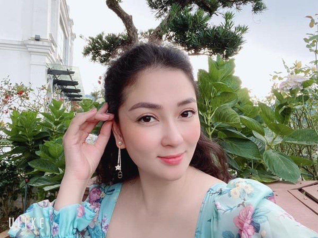 Hoa hau Nguyen Thi Huyen sau 20 nam dang quang gio ra sao?-Hinh-9