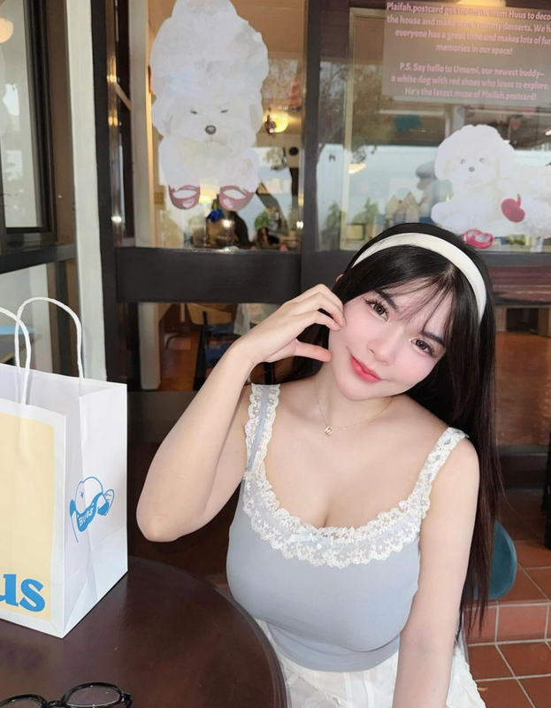 Hot girl so huu vong 1 ngoai co mac nhu khong gay chu y-Hinh-2