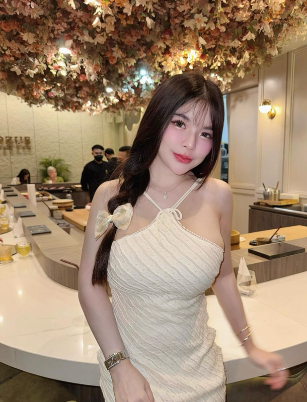 Hot girl so huu vong 1 ngoai co mac nhu khong gay chu y-Hinh-3