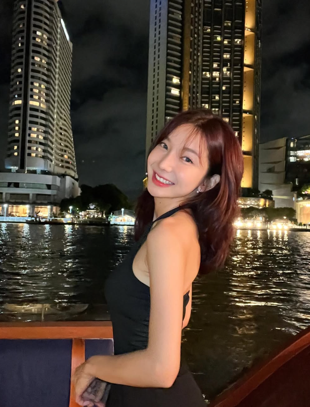 Hot girl dien ao bra giua nui rung khoe voc dang nuot na-Hinh-10